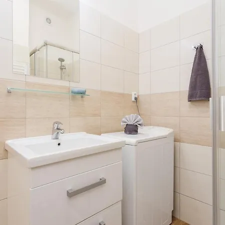 Boutique 5 Minutes To Centre Apartment