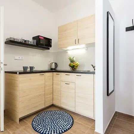 Boutique 5 Minutes To Centre Apartment *